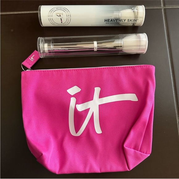 2 makeup brushes + pouch - Picture 1 of 11
